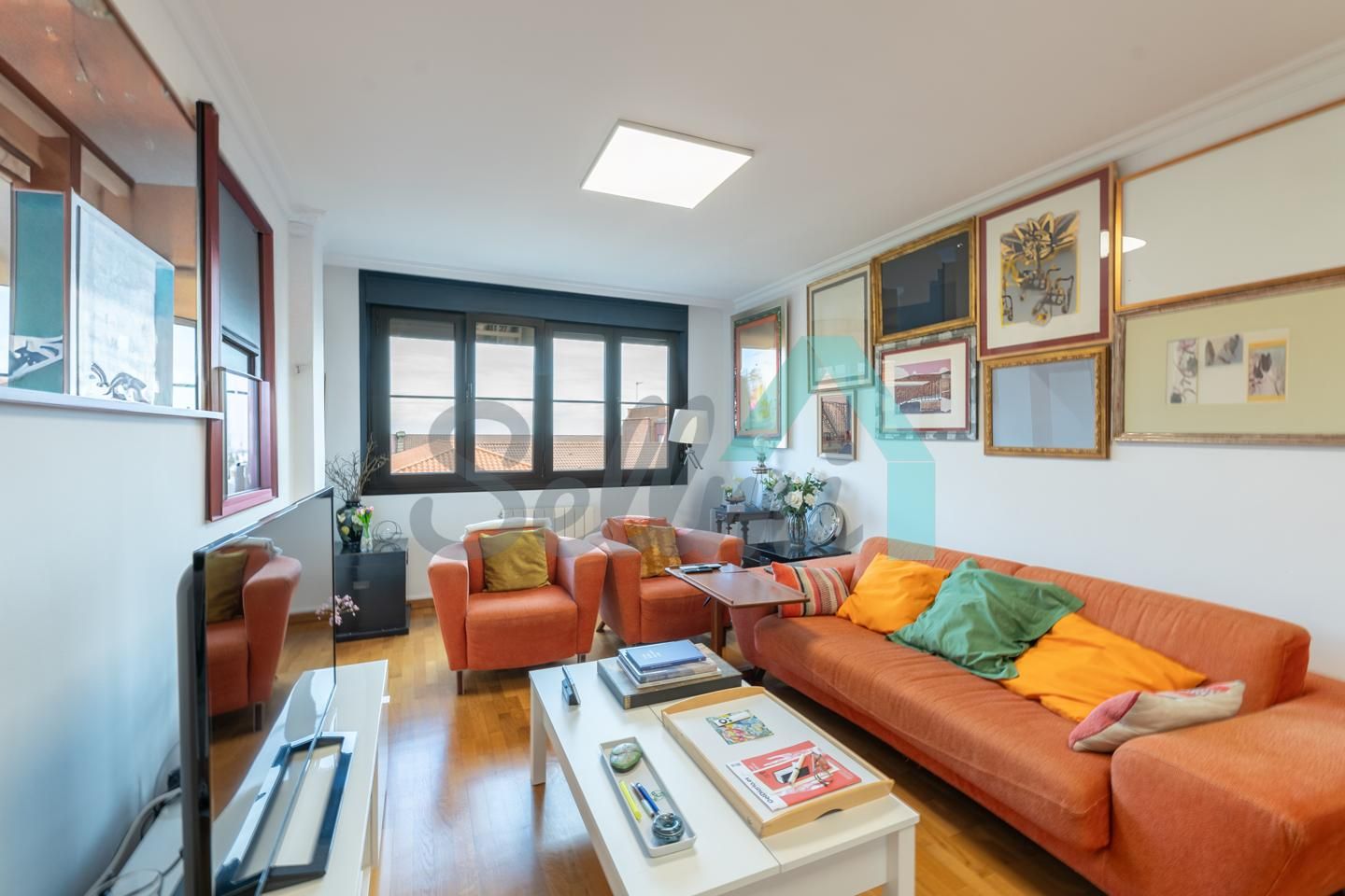 Sala d'estar de Dúplex en venda en Gijón  amb Calefacció, Parquet i Traster