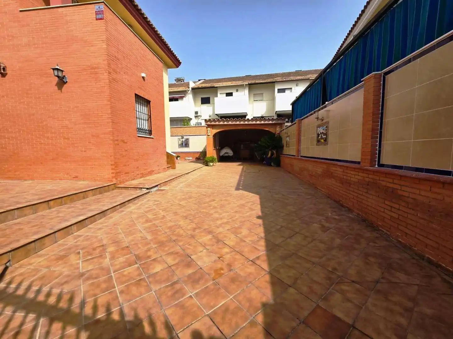 Aparcament de Casa o xalet en venda en Bormujos amb Aire condicionat i Piscina