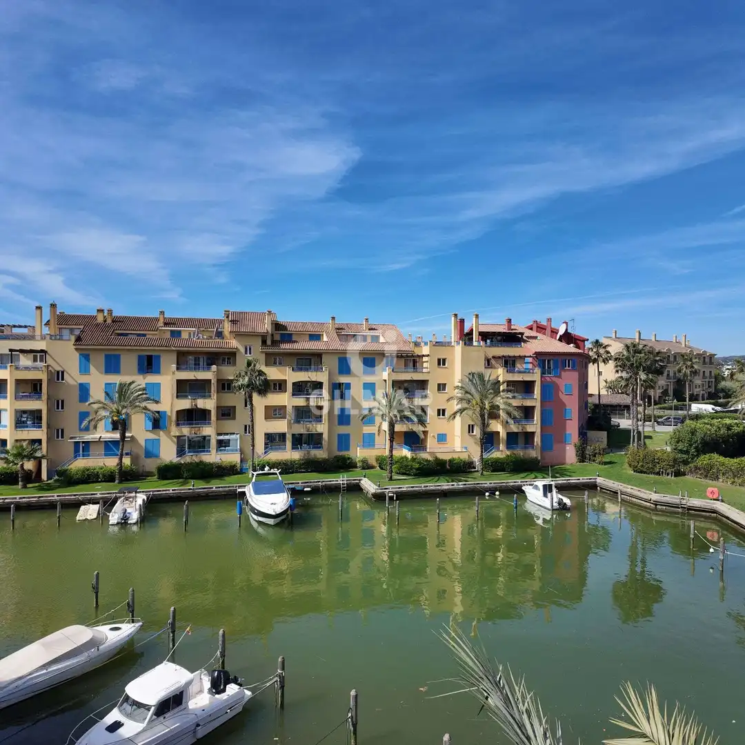 Vista exterior de Dúplex en venta en Sotogrande con Calefacción, Trastero y Piscina