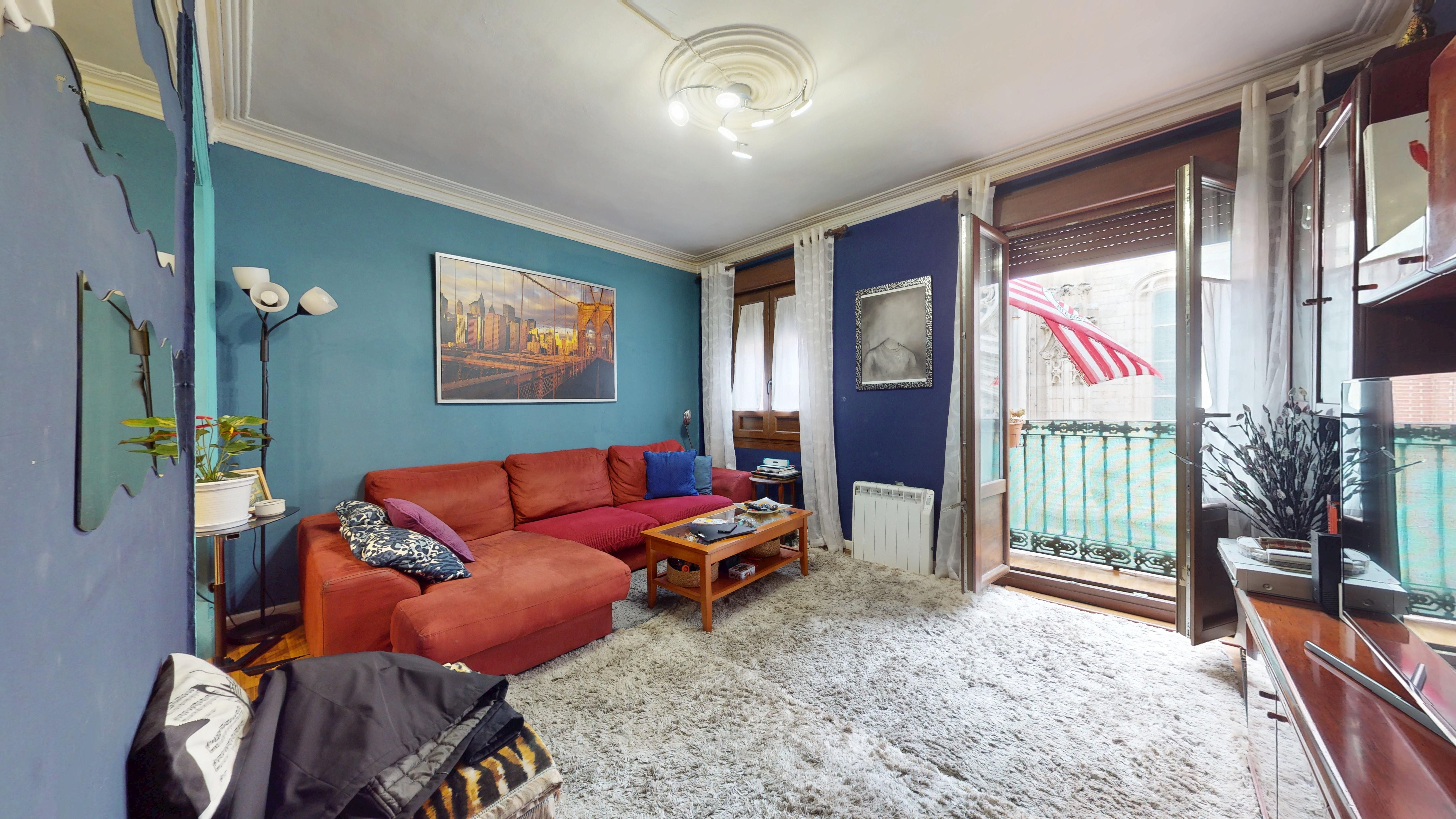 Sala d'estar de Pis en venda en Bilbao  amb Calefacció, Traster i Balcó