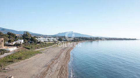 Ubicado en el exclusivo complejo residencial Bahía del Velerín, entre Marbella y Estepona, este impresionante ático ofrece una exp, imatge 5