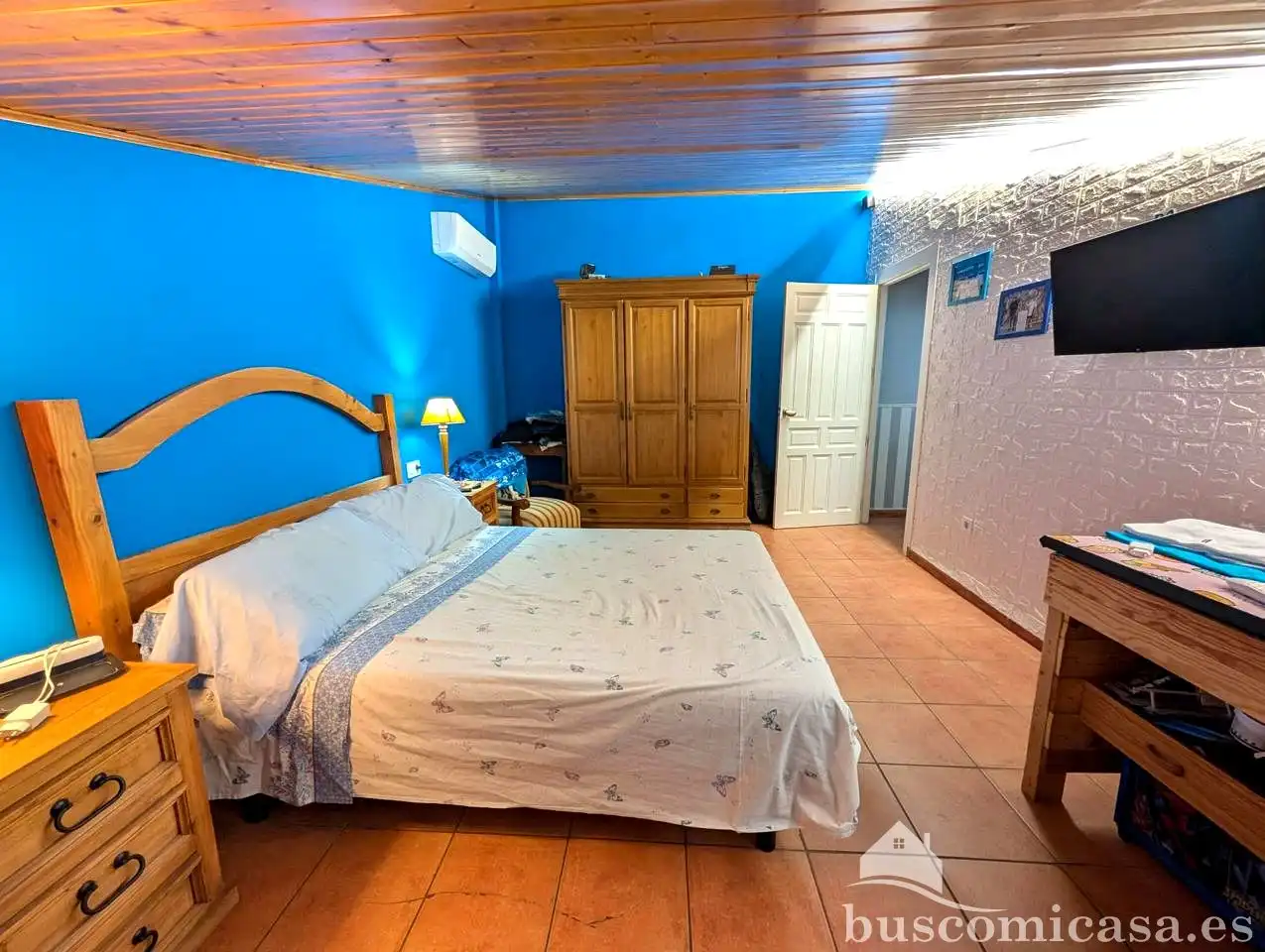 Dormitori de Finca rústica en venda en Linares amb Aire condicionat, Jardí privat i Traster