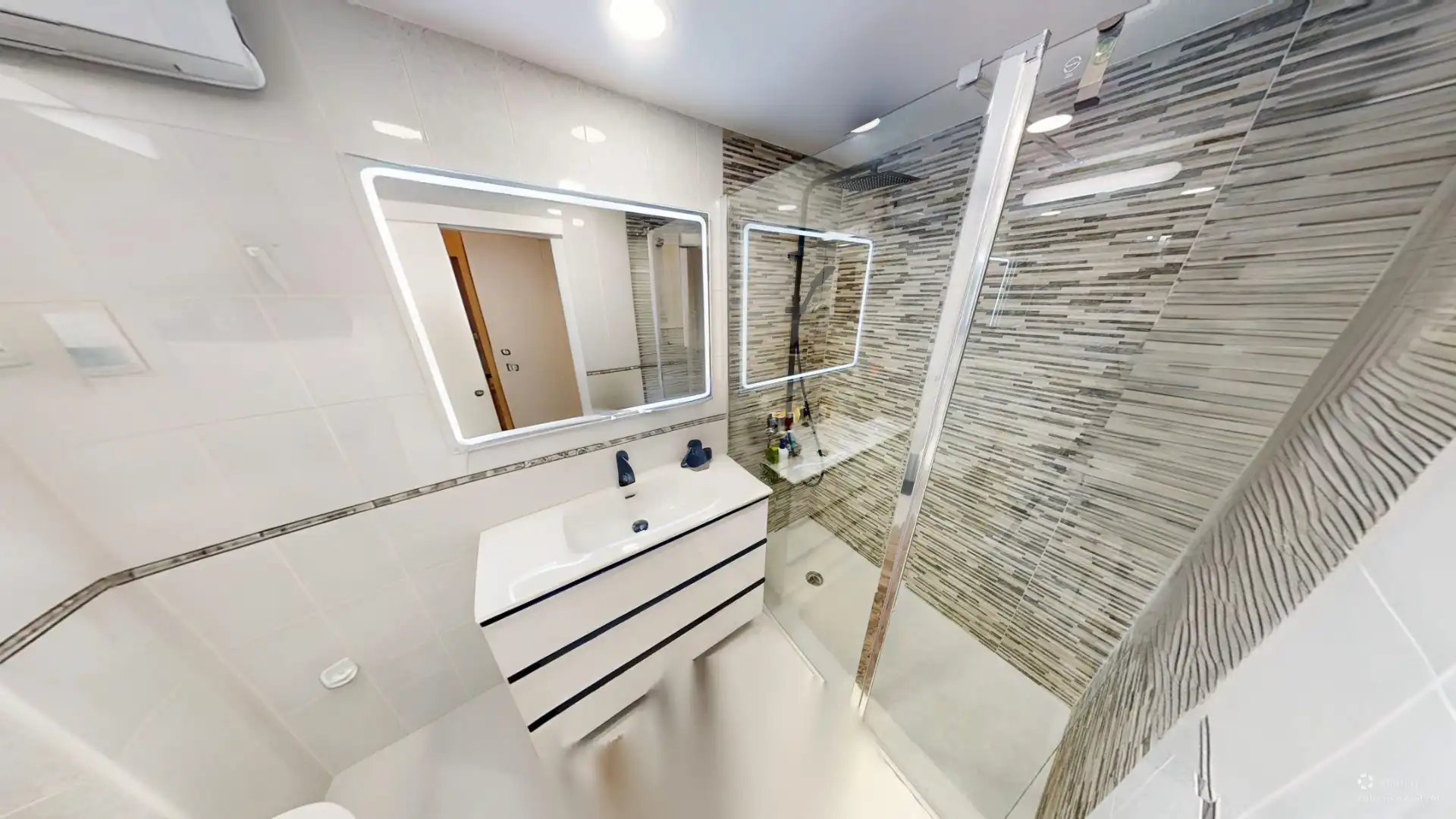 Baño de Piso en venta en El Campello con Aire acondicionado, Jardín privado y Terraza