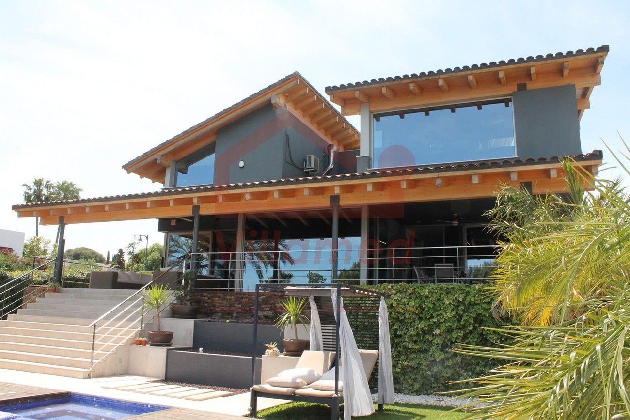 Vista exterior de Casa o xalet en venda en Bétera amb Aire condicionat, Calefacció i Jardí privat