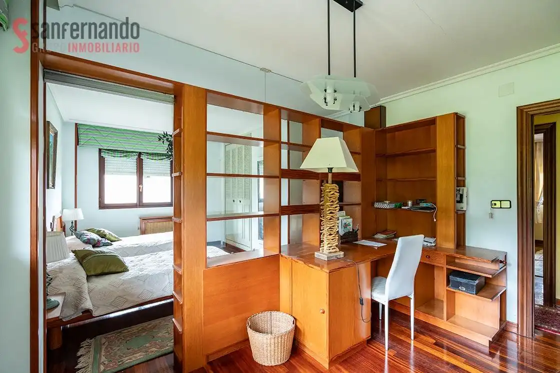 Habitación de Casa o chalet en venta en Torrelavega  con Calefacción, Jardín privado y Terraza