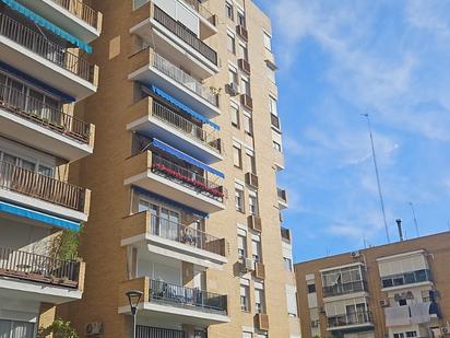 Exterior view of Flat for sale in  Sevilla Capital  with Air Conditioner, Terrace and Balcony