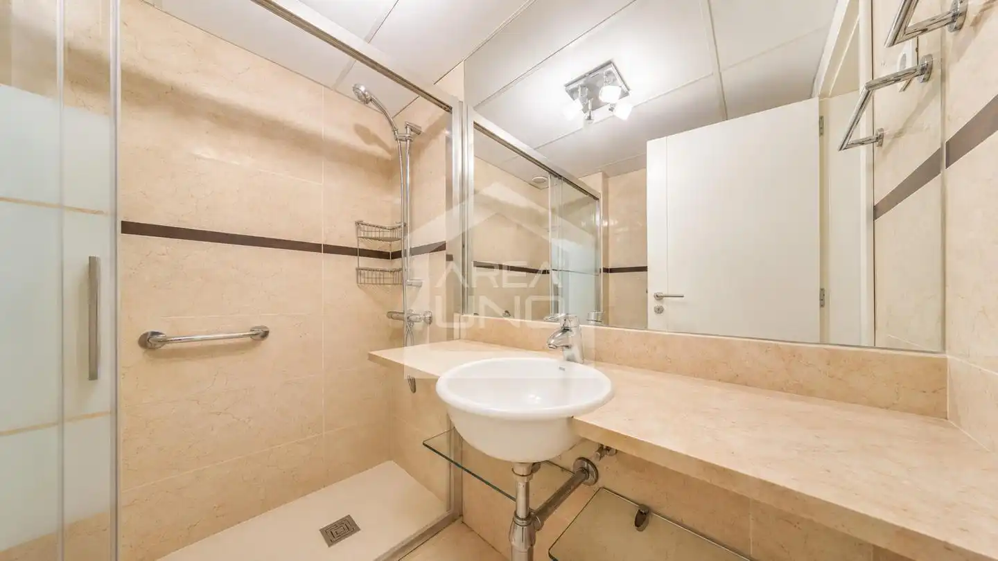Baño de Piso en venta en Madrid con Aire acondicionado, Calefacción y Trastero