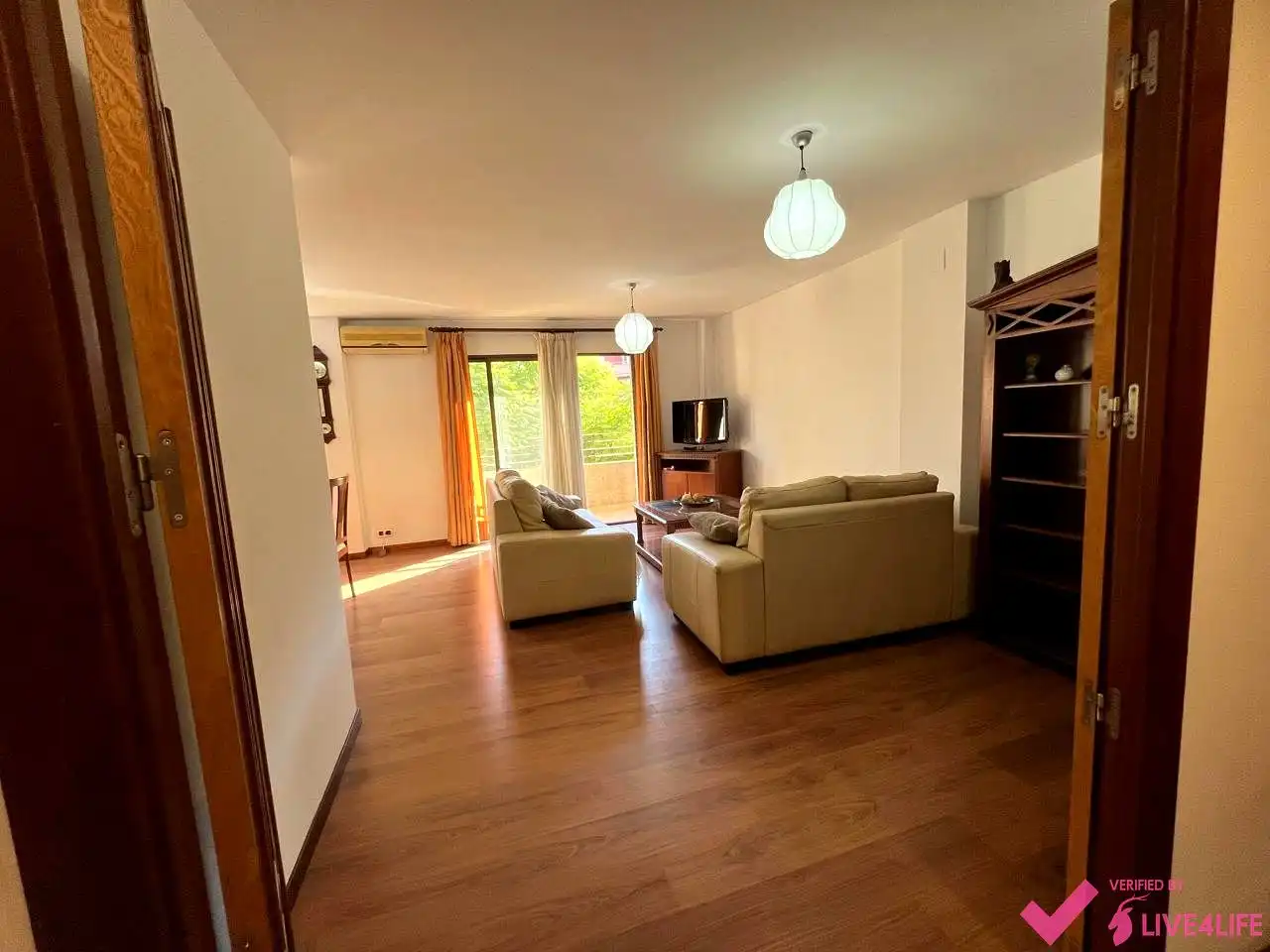 Living room of Flat for rent in Valencia  with Air Conditioner, Parquet flooring and Furnished
