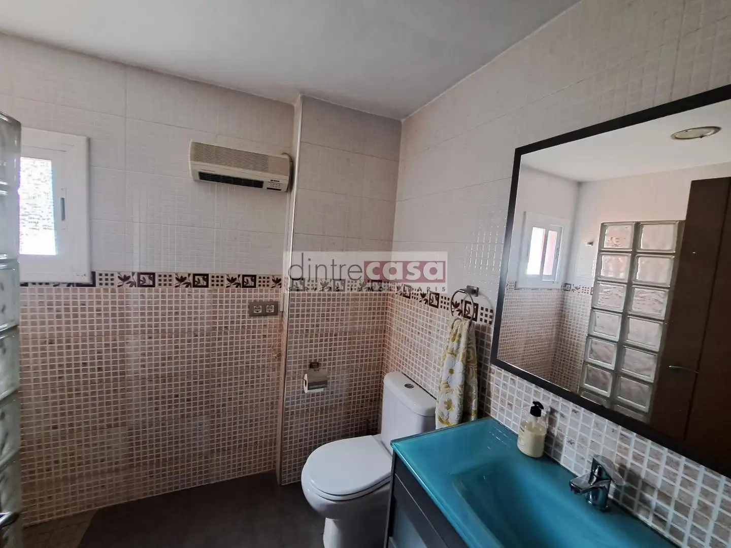 Badezimmer von Haus oder Chalet zum Verkauf in Tordera mit Ofen