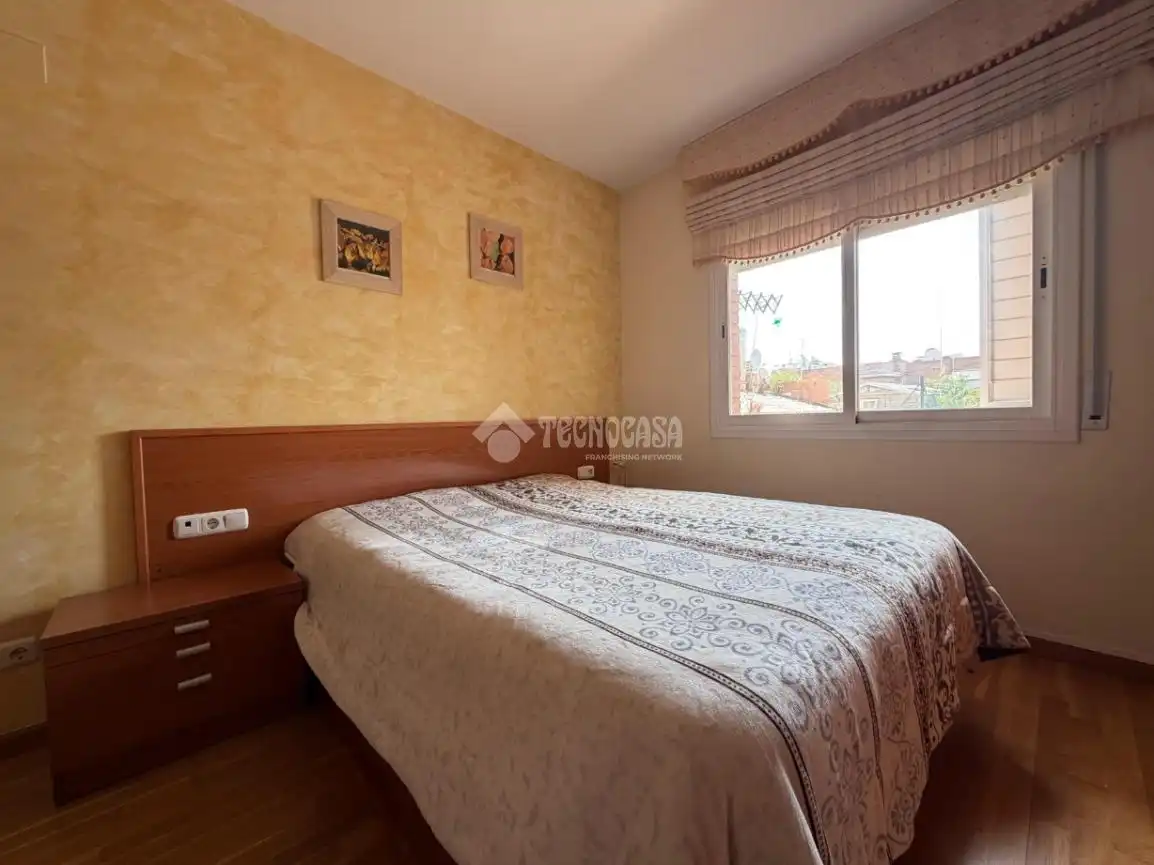 Habitación de Piso en venta en Badalona con Aire acondicionado, Trastero y Balcón