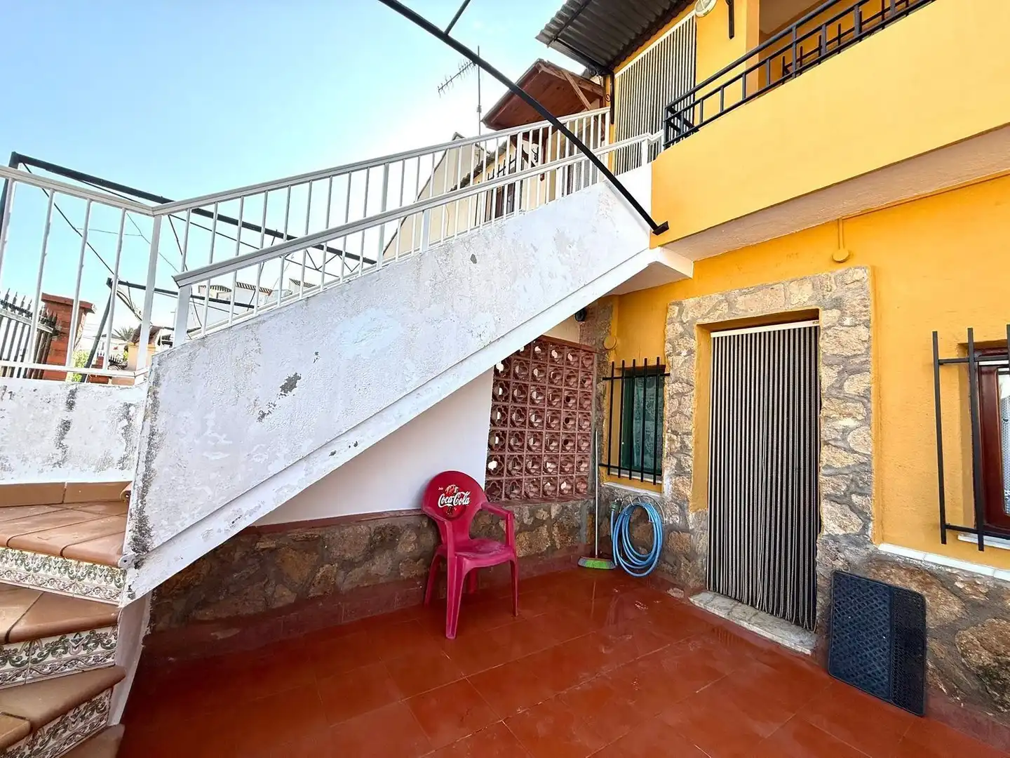 Außenansicht von Einfamilien-Reihenhaus zum Verkauf in Pulpí mit Heizung, Terrasse und Abstellraum