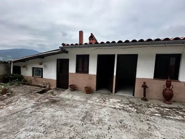 Vista exterior de Casa adosada en venda en Pravia amb Calefacció, Jardí privat i Terrassa