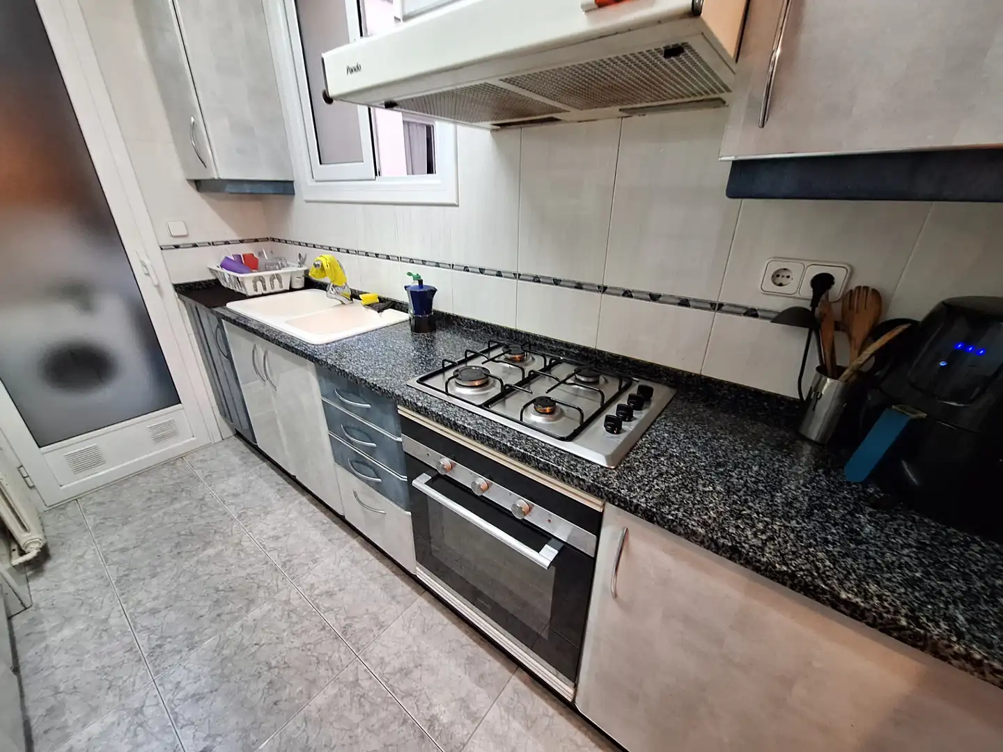 Cuina de Pis en venda en Barcelona amb Calefacció, Terrassa i Moblat