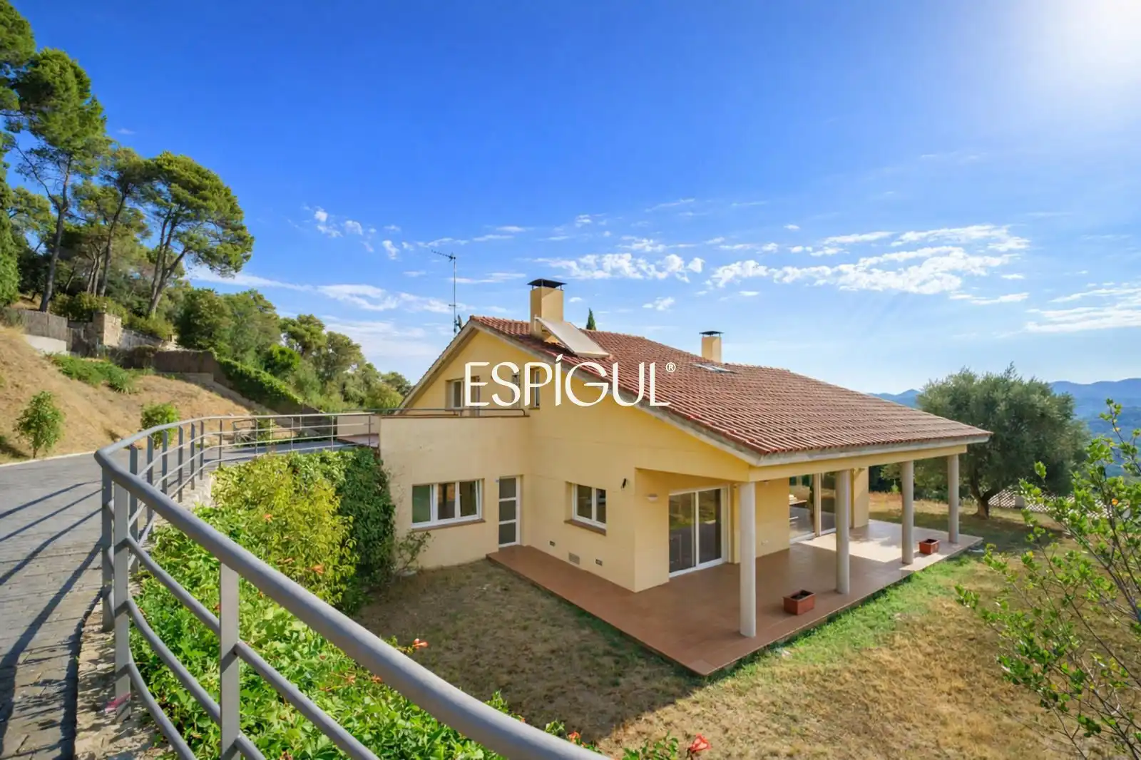 Vista exterior de Casa o xalet en venda en Vallromanes amb Aire condicionat, Calefacció i Jardí privat