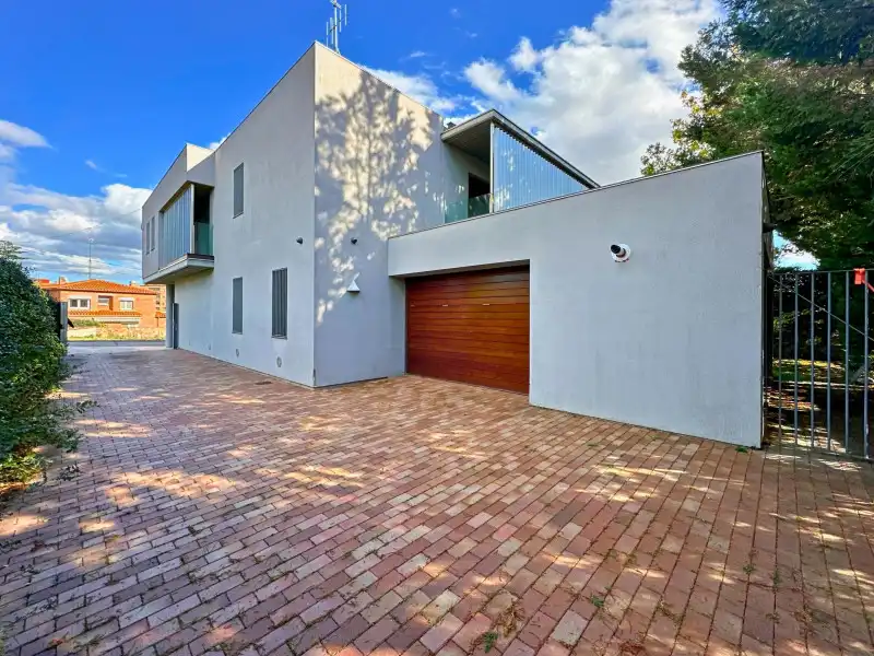 Houses for sale in N/A, Centre