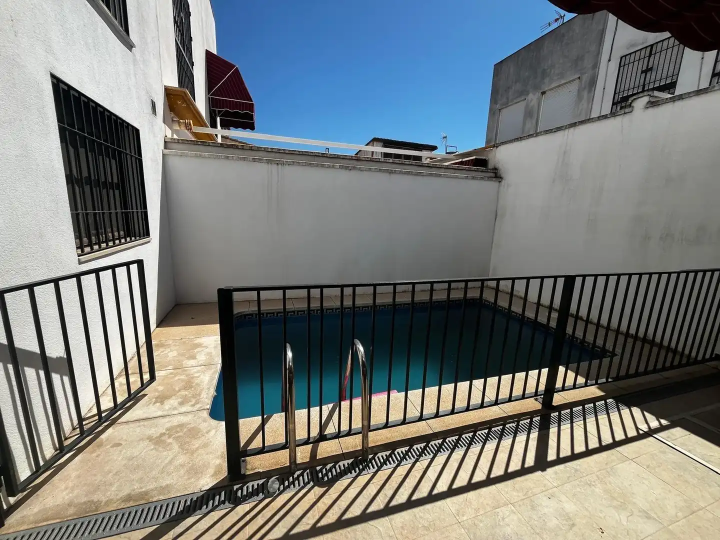 Swimming pool of Detached homes for sale in Córdoba  with Air Conditioner, Heating and Swimming Pool