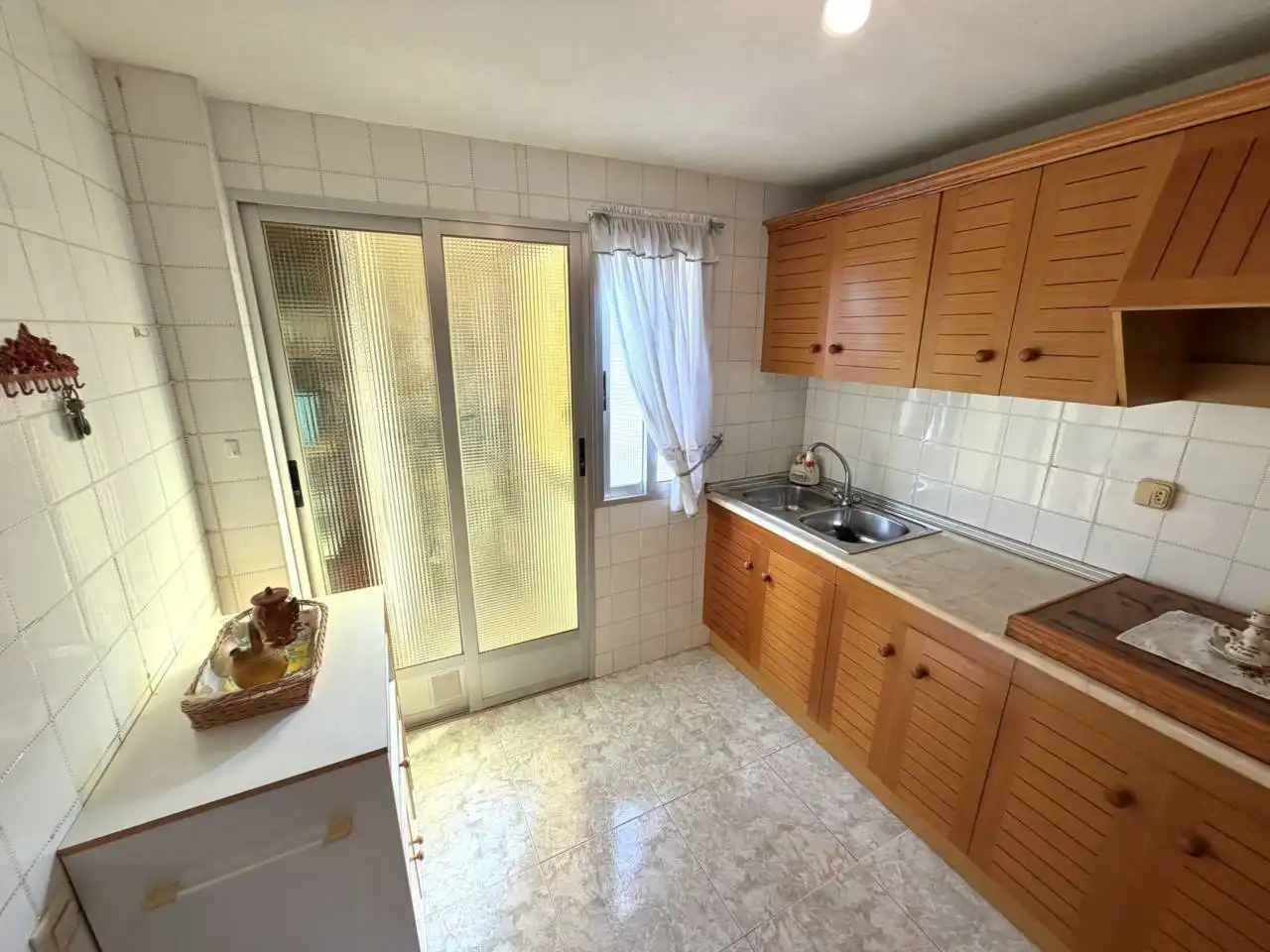 Cuina de Pis en venda en El Campello amb Terrassa, Balcó i Piscina comunitària