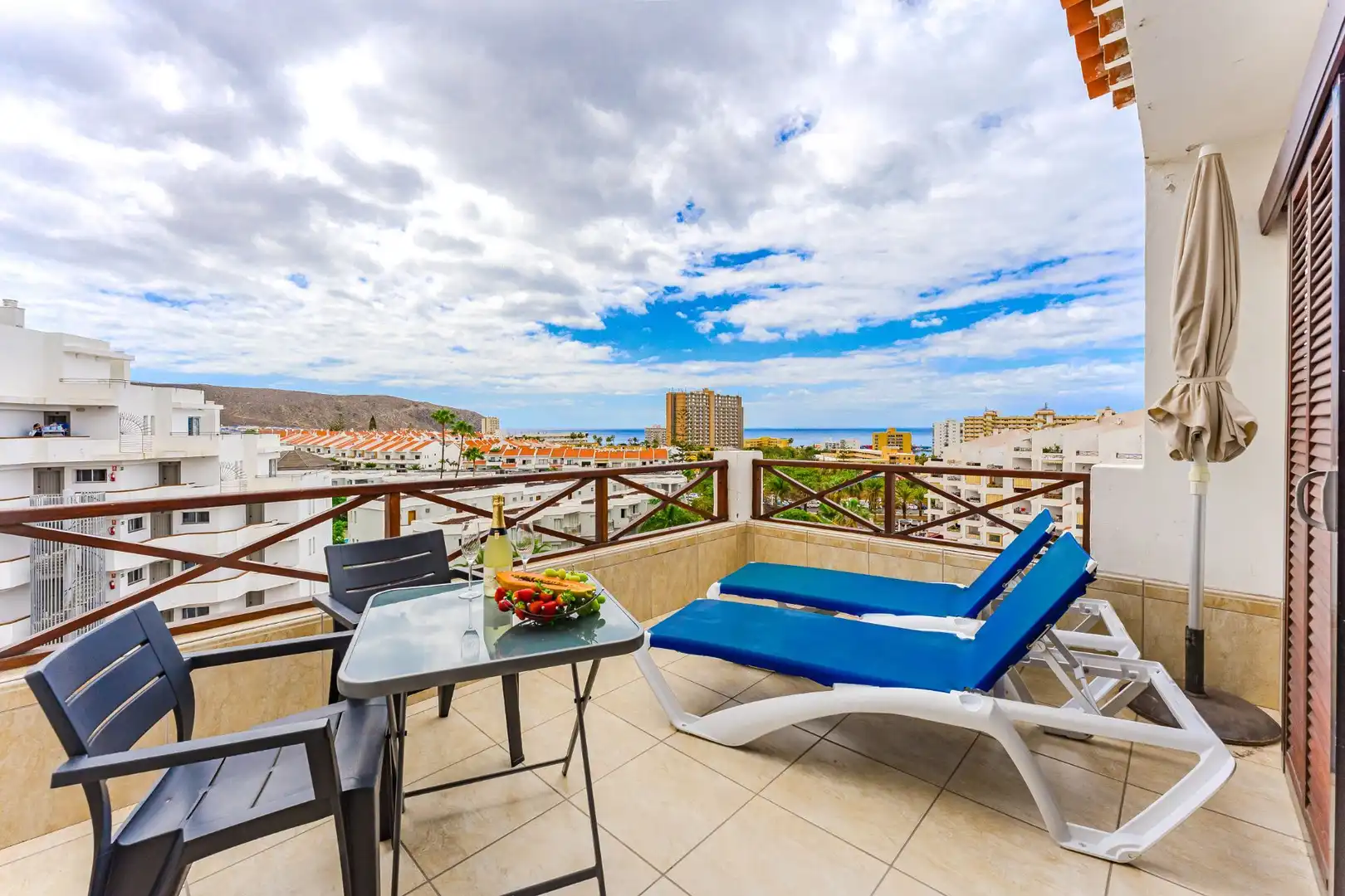 Apartamento con piscina en alquiler en Los Cristianos, imagen 2