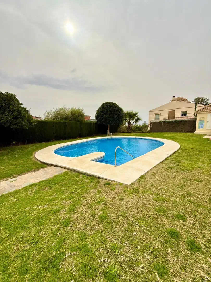 Piscina de Casa adosada en venda en Vélez-Málaga amb Aire condicionat, Calefacció i Terrassa