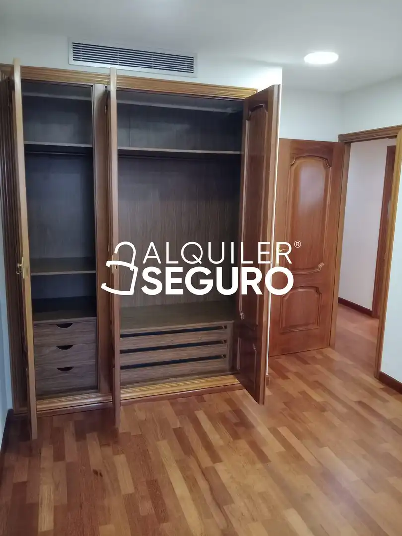 Bedroom of Flat for rent in Valladolid  with Air Conditioner and Heating