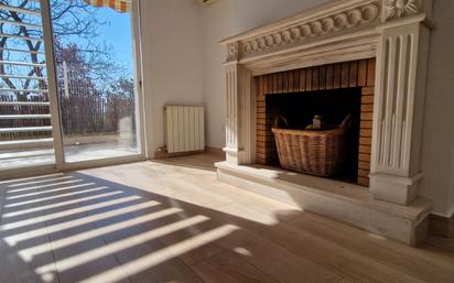 Sala d'estar de Casa adosada en venda en  Zaragoza Capital amb Aire condicionat, Calefacció i Parquet