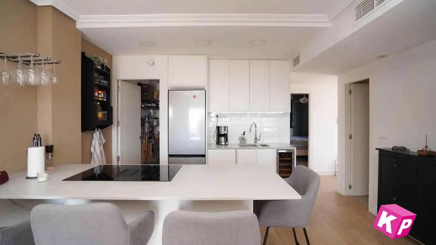 Küche von Wohnung zum Verkauf in Santa Pola mit Klimaanlage, Heizung und Terrasse