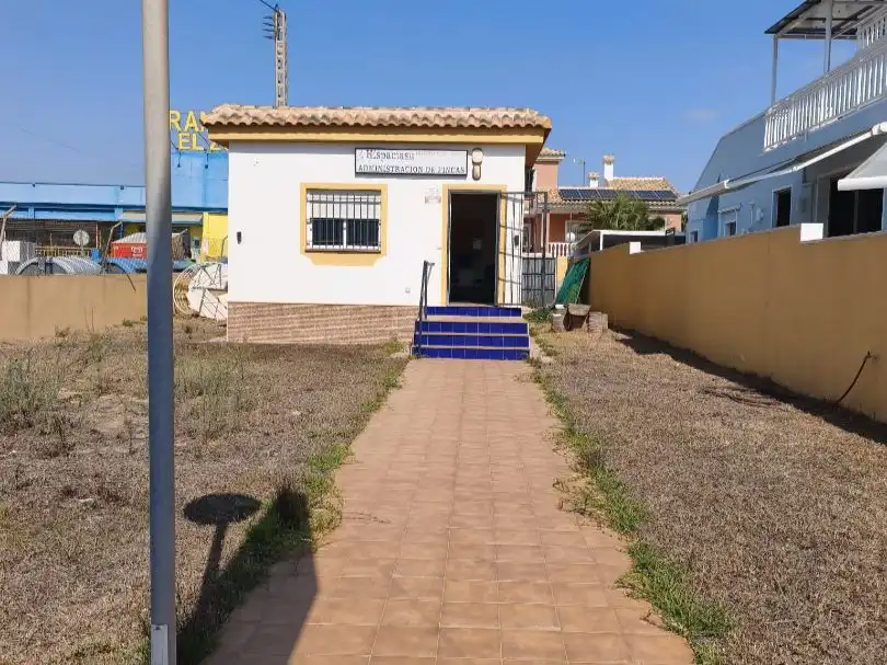 Außenansicht von Büro zur Miete in Torrevieja mit Klimaanlage und Terrasse