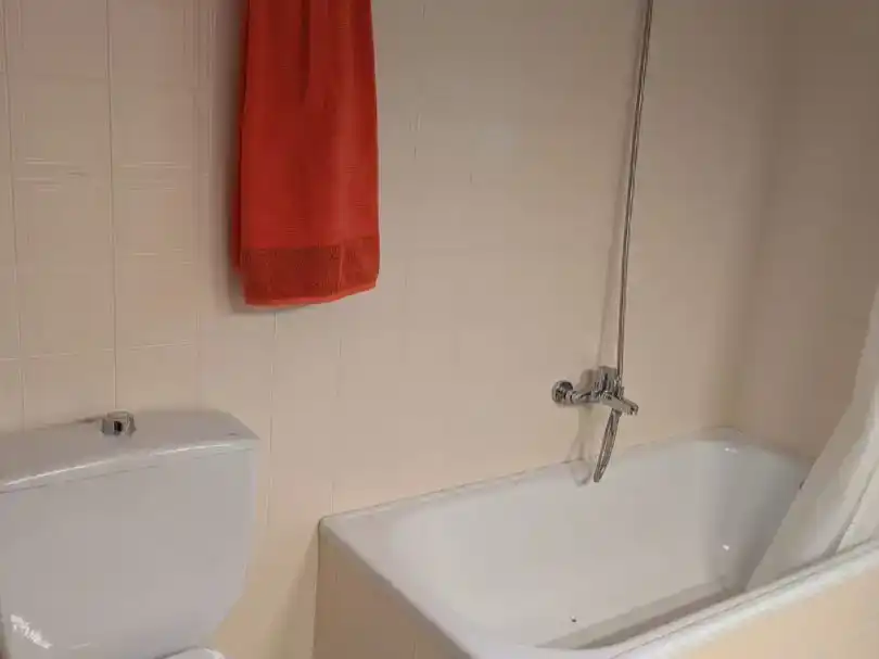Bany de Pis en venda en Onil amb Jardí privat, Traster i Piscina