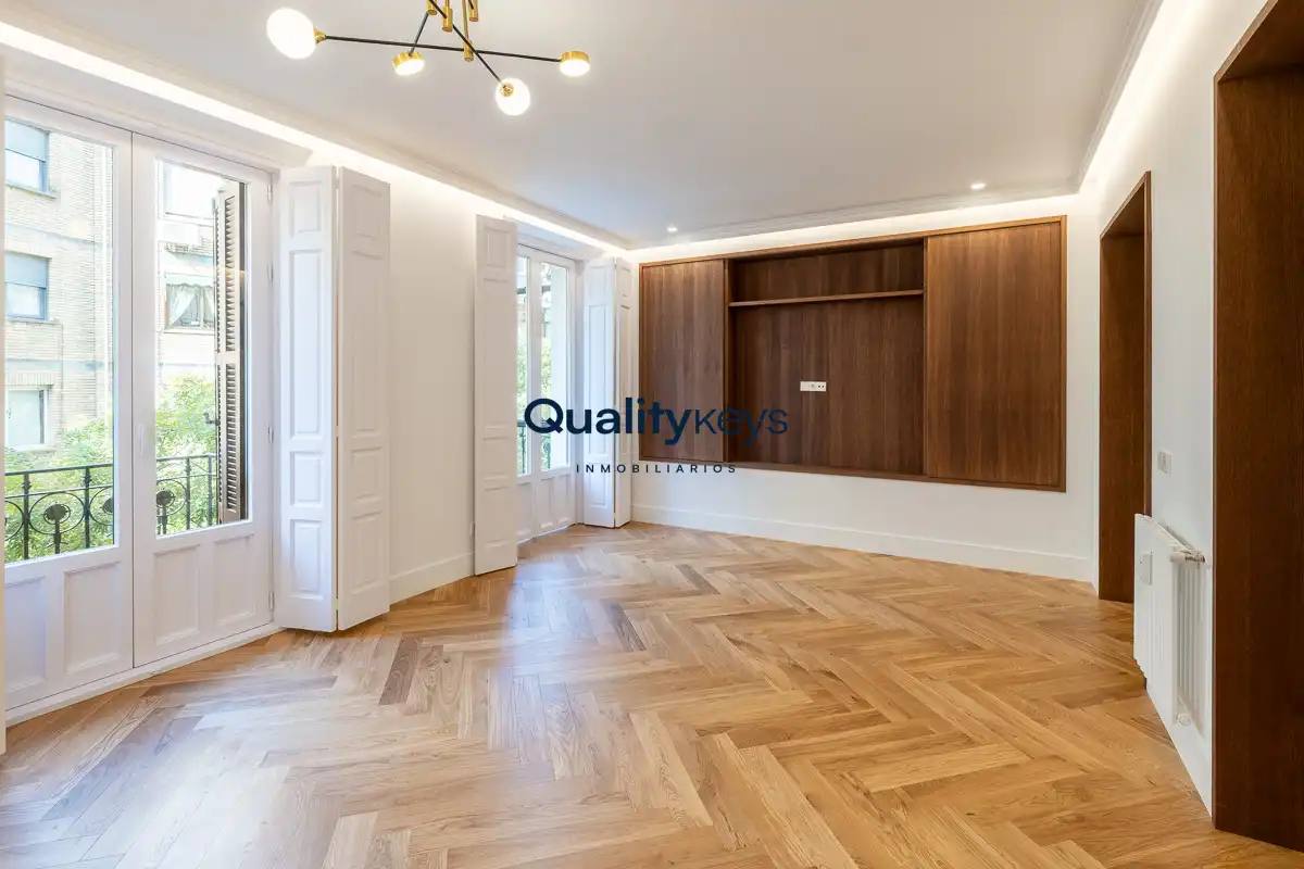 Living room of Flat for sale in Madrid  with Air Conditioner, Heating and Storage room