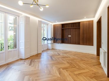 Piso con balcón en venta en Calle del General Díaz Porlier