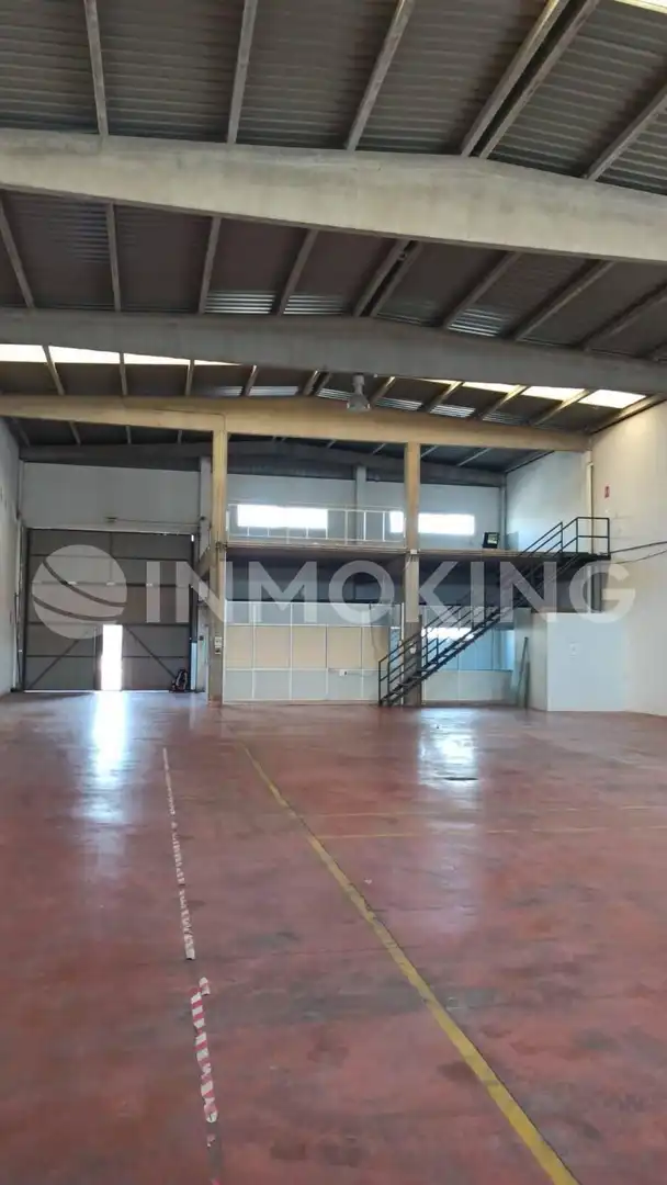 Industrial building to rent in Cheste
