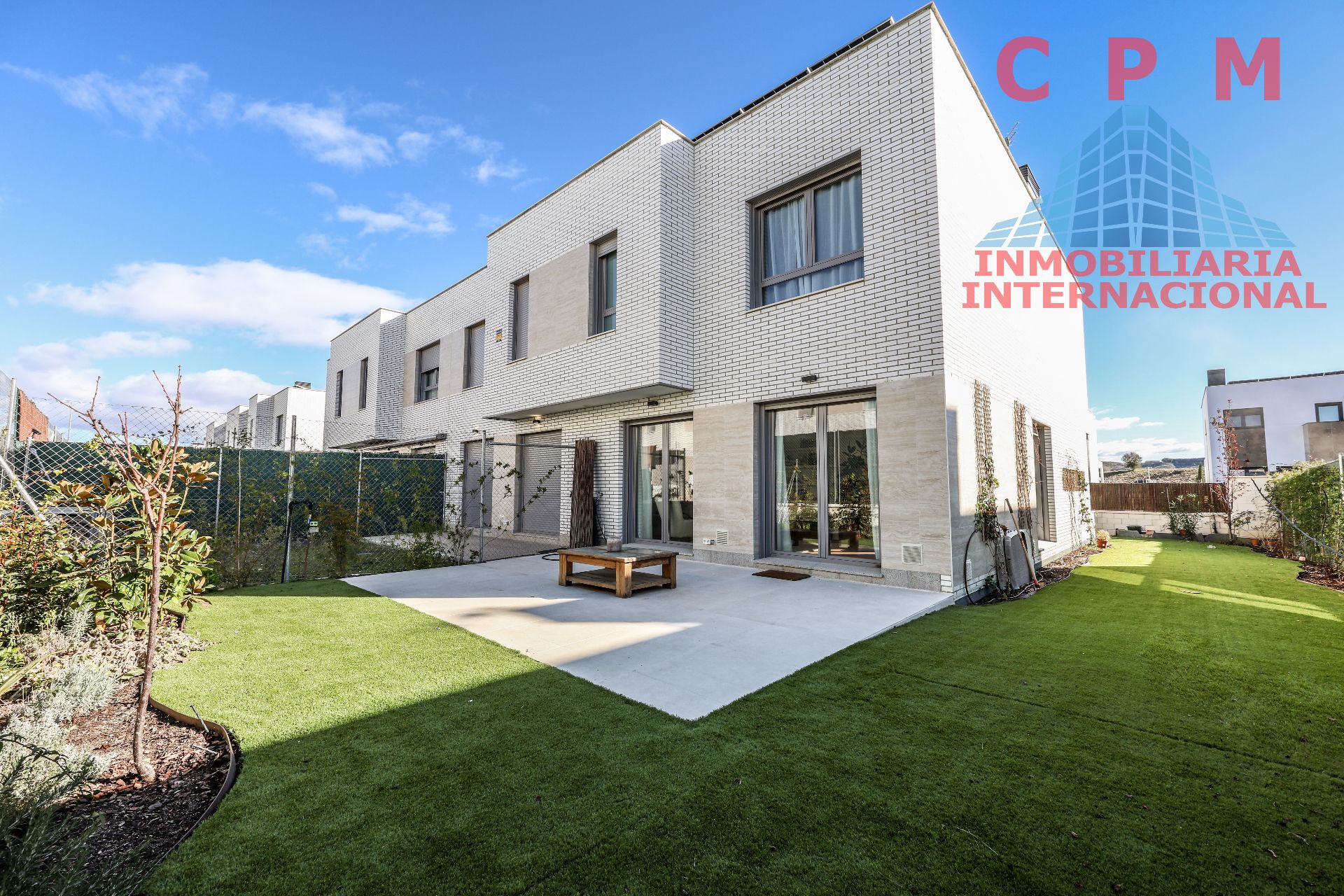 Exterior view of Single-family semi-detached to rent in Torrejón de Ardoz  with Air Conditioner, Heating and Private garden