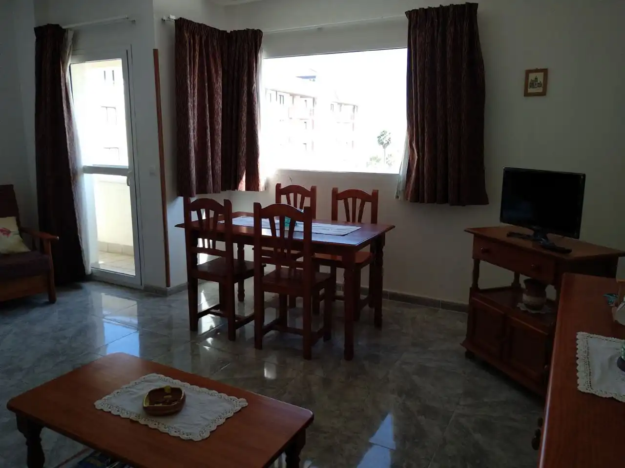Menjador de Apartament de lloguer en Isla Cristina amb Aire condicionat, Terrassa i Moblat