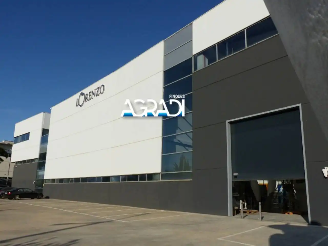 Vista exterior de Nau industrial de lloguer en Gavà amb Calefacció i Alarma