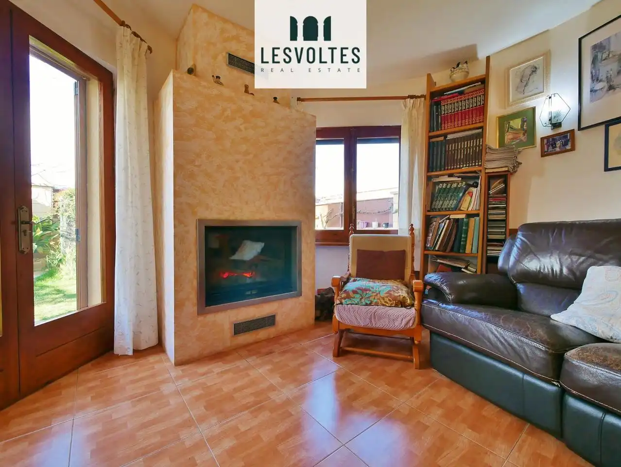 Sala d'estar de Casa o xalet en venda en Bellcaire d'Empordà amb Calefacció, Jardí privat i Internet