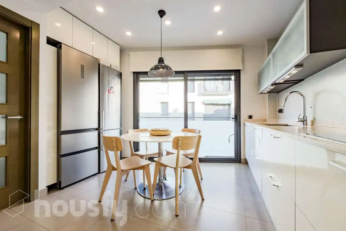 Cocina de Casa o chalet en venta en Barcelona con Aire acondicionado, Calefacción y Jardín privado