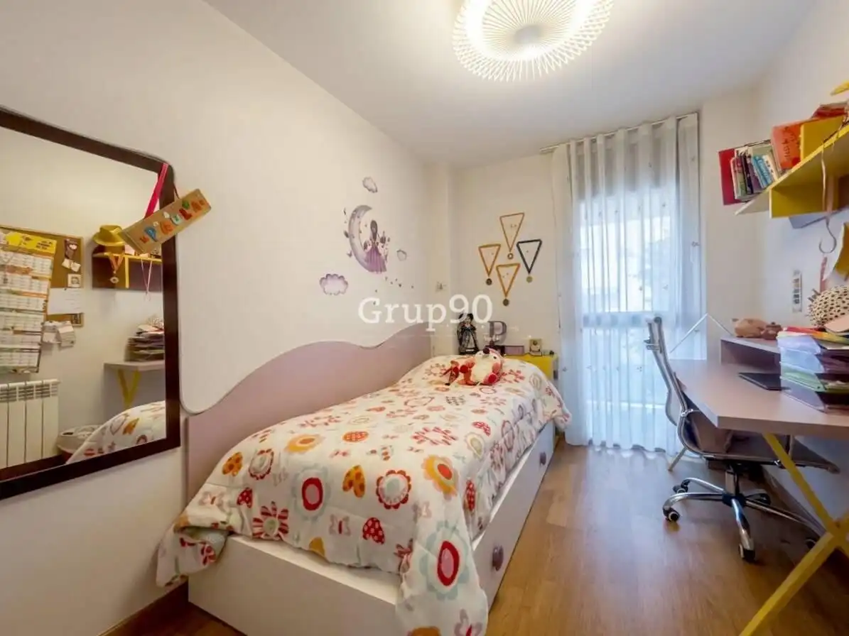 Habitación de Casa adosada en venta en Lleida con Aire acondicionado, Calefacción y Jardín privado