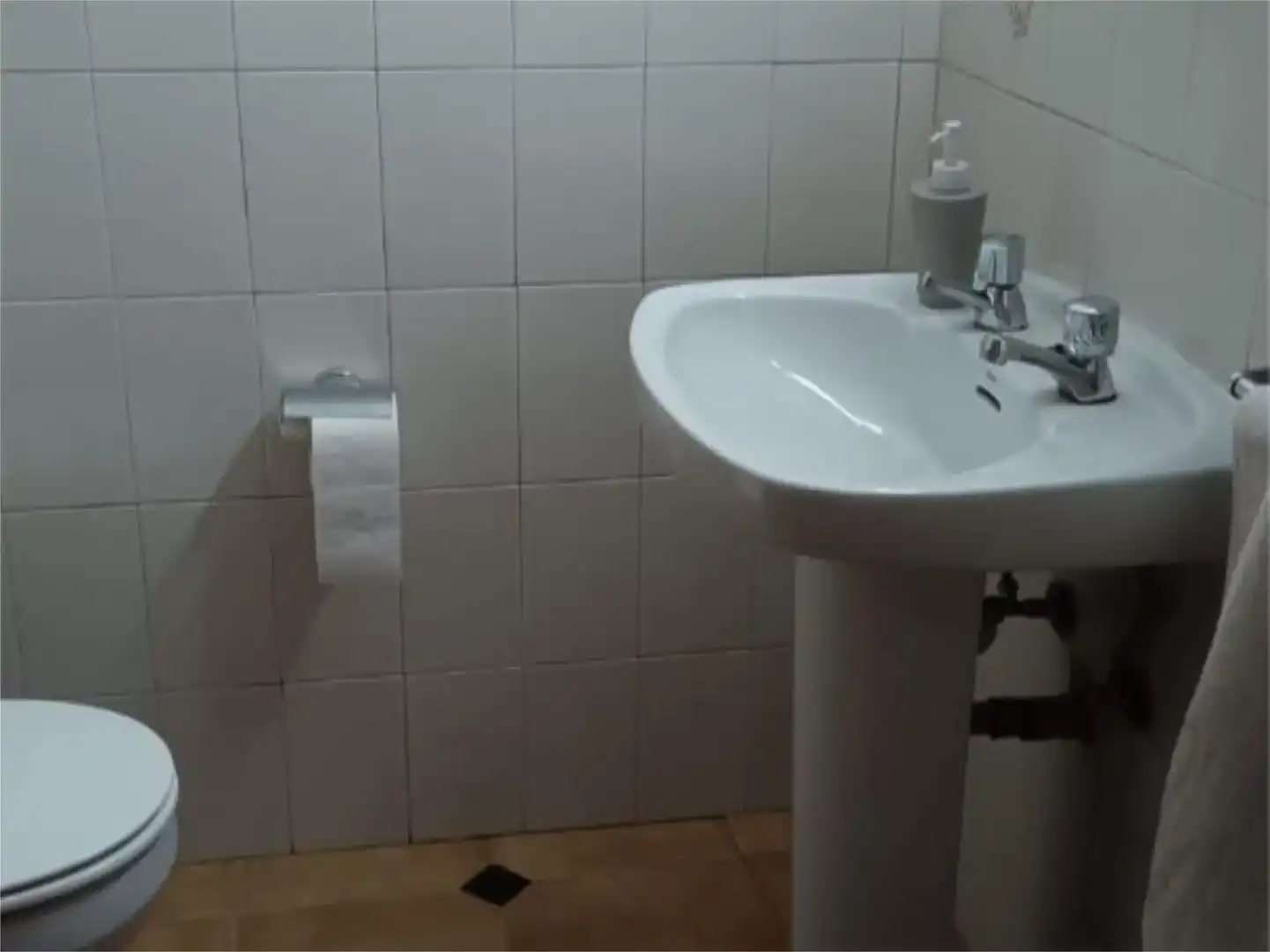 Baño de Piso en venta en Utiel con Amueblado y Balcón
