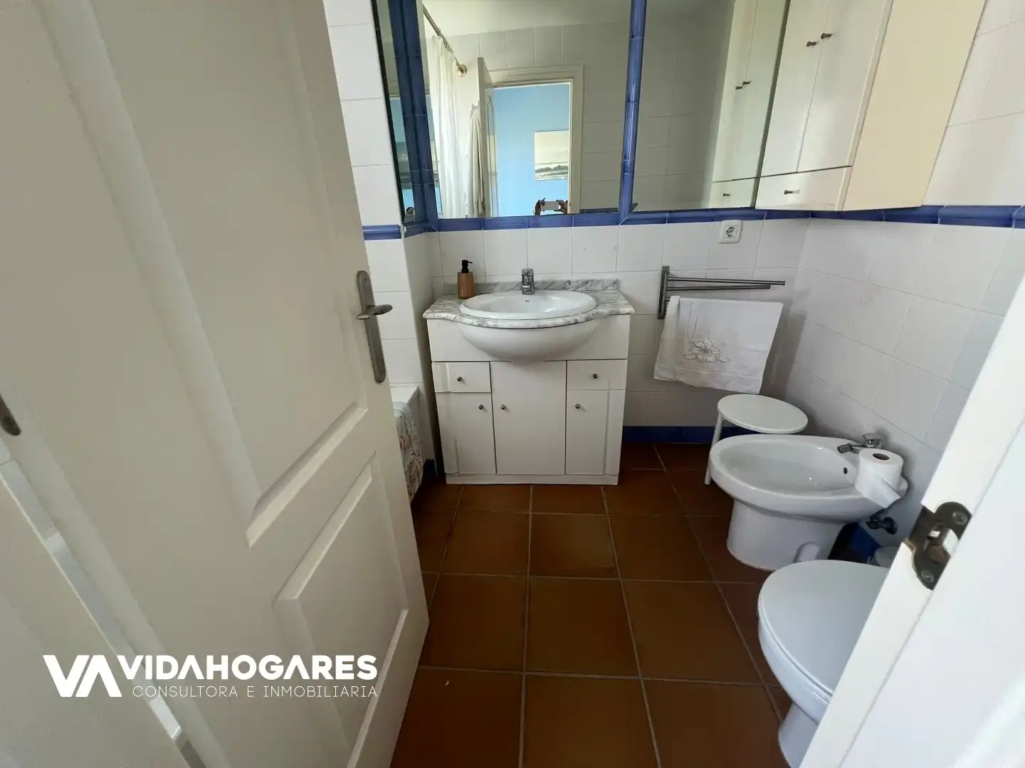 Baño de Piso de alquiler en Rota con Piscina y Amueblado