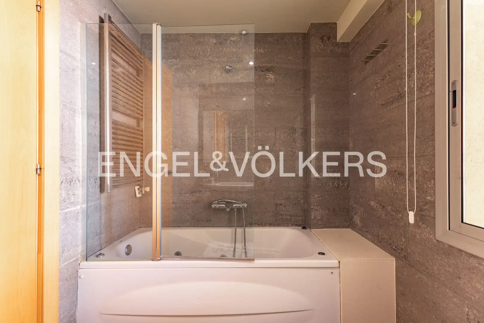 Bathroom of Flat for rent in Barcelona  with Air Conditioner, Heating and Terrace
