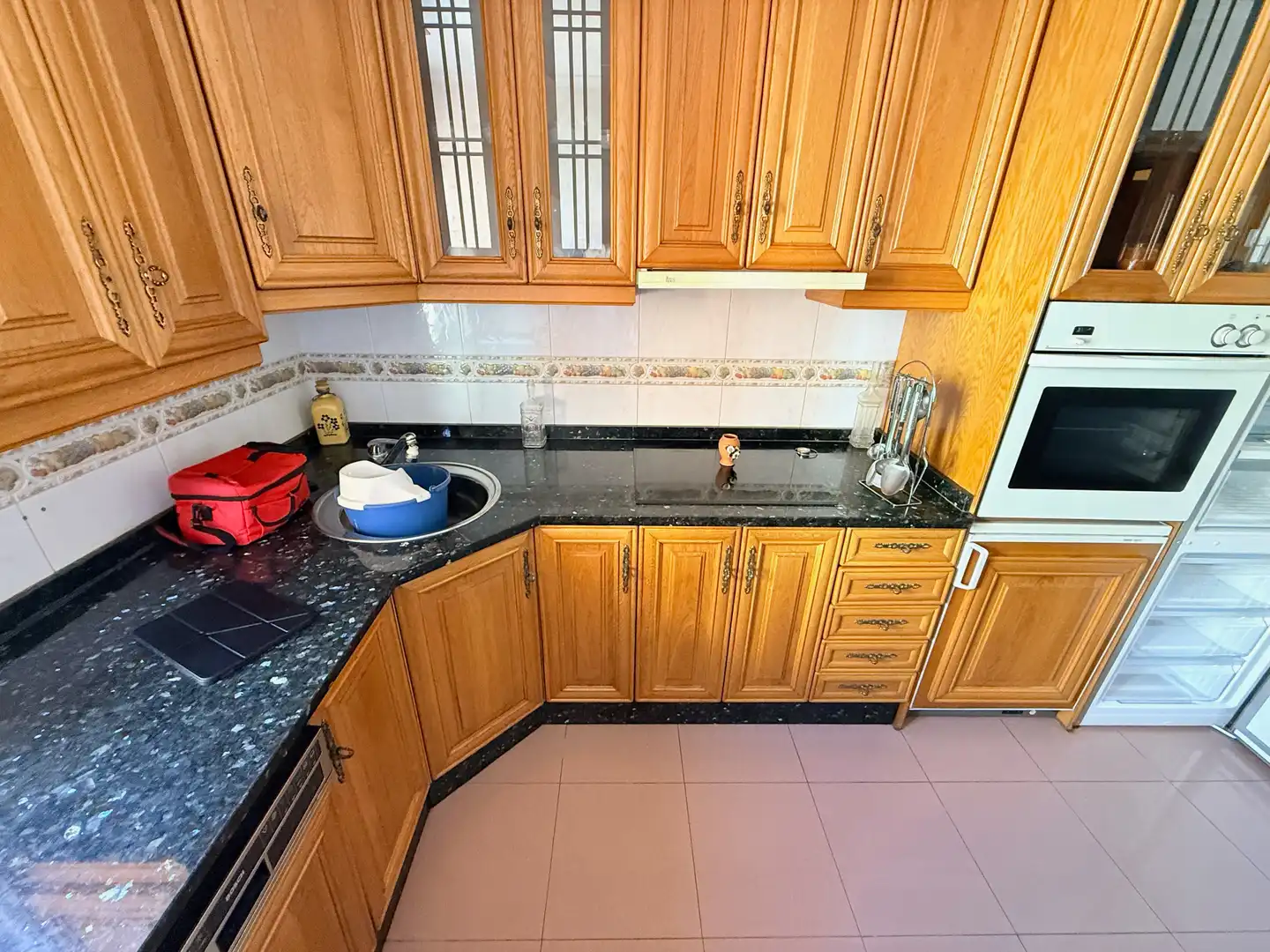 Cuina de Apartament de lloguer en León Capital  amb Calefacció, Moblat i Forn