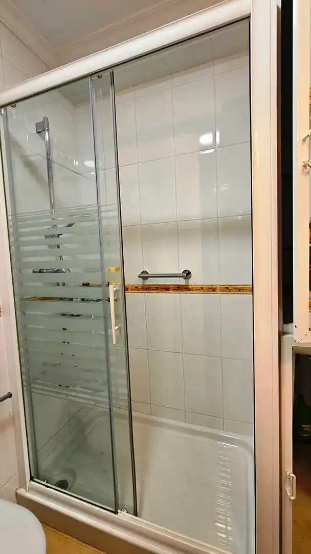 Bathroom of Flat for sale in Sevilla  with Air Conditioner, Terrace and Balcony