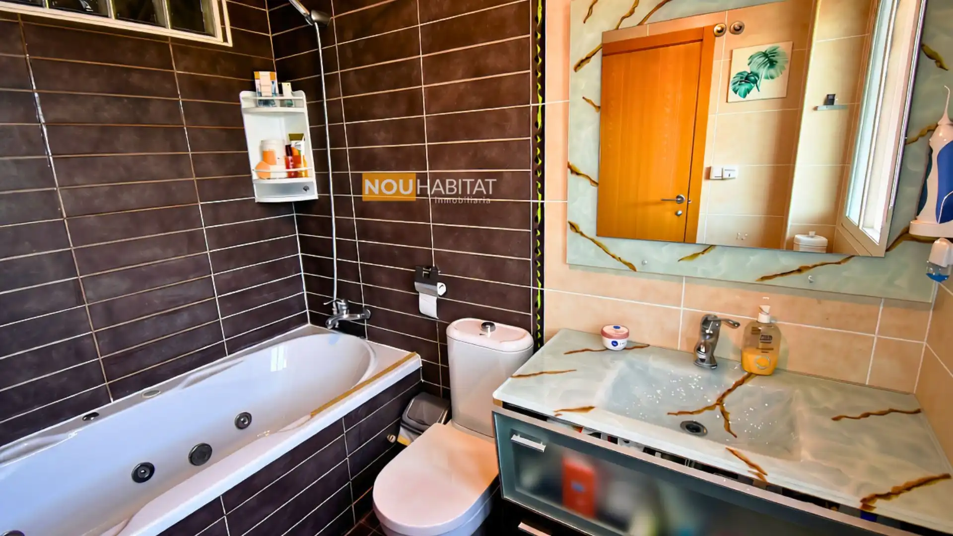 Casa aparellada amb piscina en venda a Montserrat, imagen 12