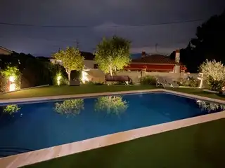 Piscina de Casa o chalet de alquiler en Sant Pere de Ribes con Aire acondicionado, Calefacción y Jardín privado