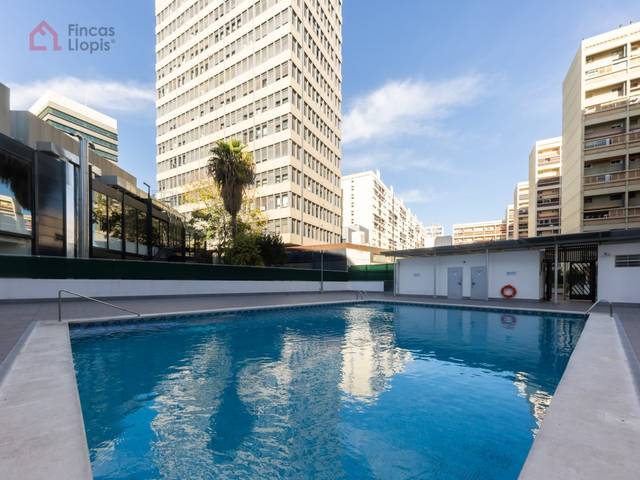 Piso en Venta en Calle Fisica en La Marina del Port