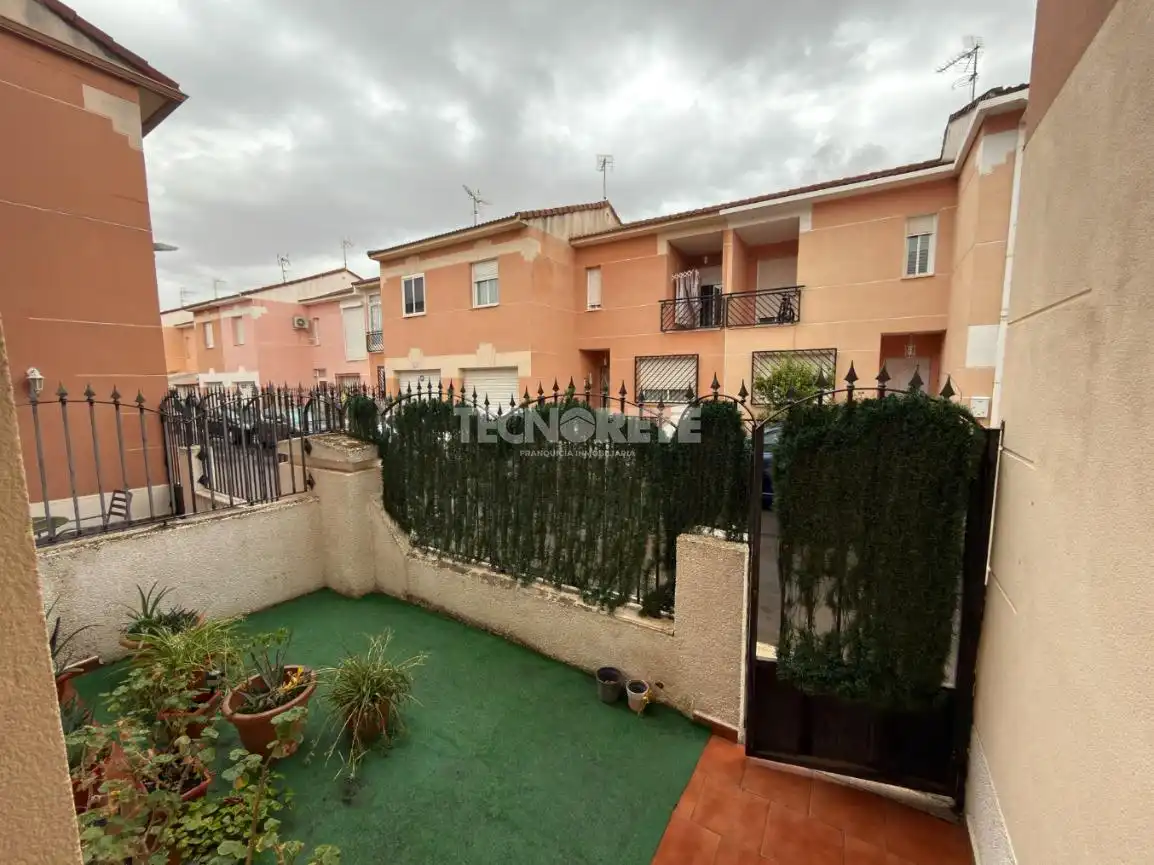 Exterior view of Detached homes for sale in Dosbarrios, Toledo