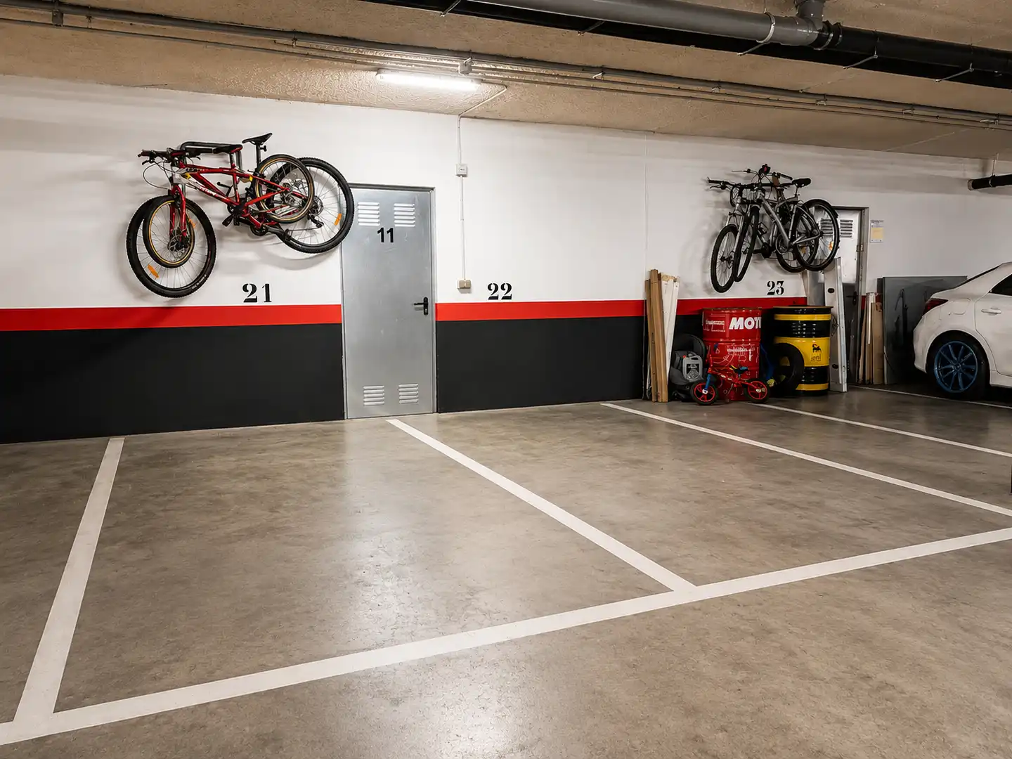 Parking de Casa adosada en venta en Villaviciosa de Odón con Aire acondicionado, Calefacción y Jardín privado