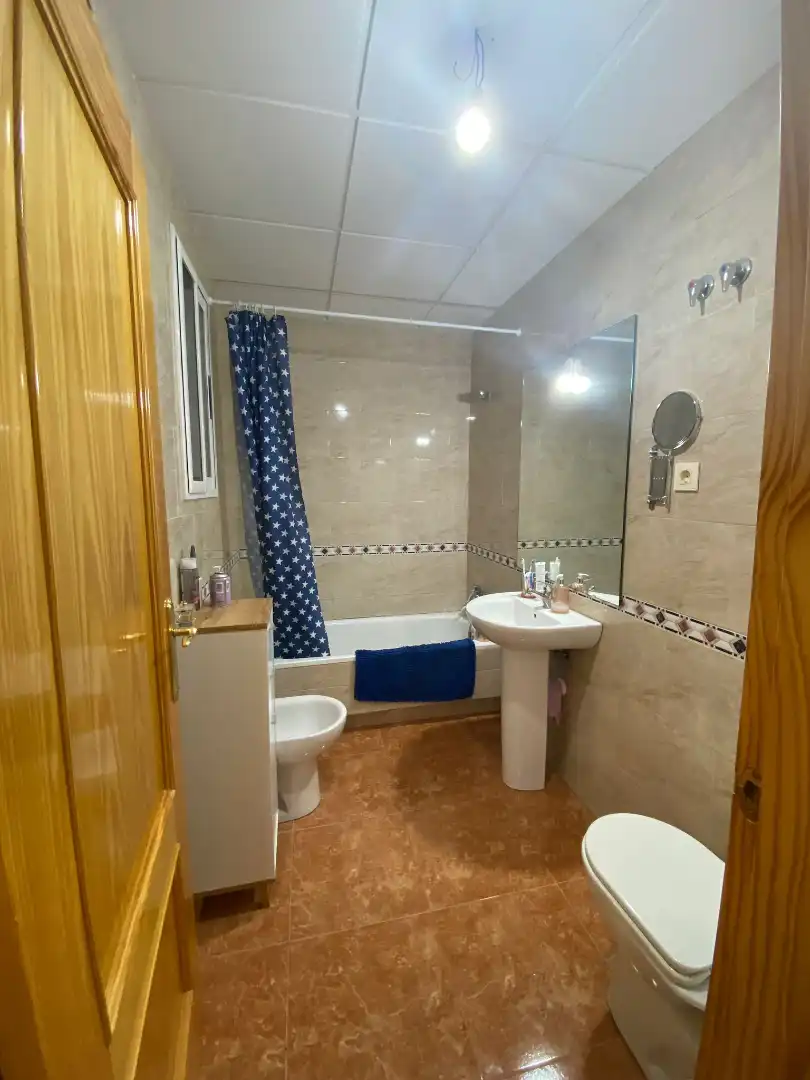 Badezimmer von Wohnung zum Verkauf in Fuente Álamo de Murcia mit Möbliert, Ofen und Waschmaschine