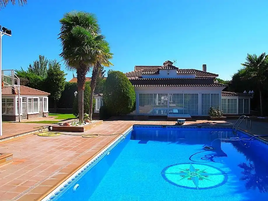 Swimming pool of Houses for rent in Boadilla del Monte  with Air Conditioner, Private garden and Storage room