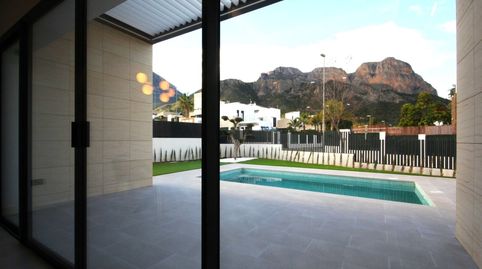 Chalet con piscina a la venta en Polop de la Marina Alicante